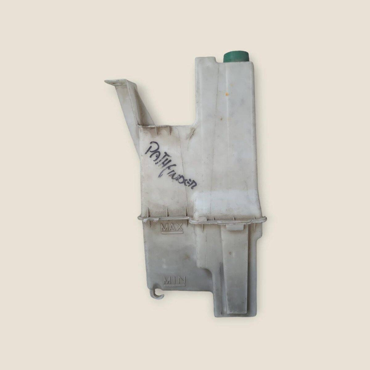 Deposito Limpiaparabrisas Nissan Pathfinder