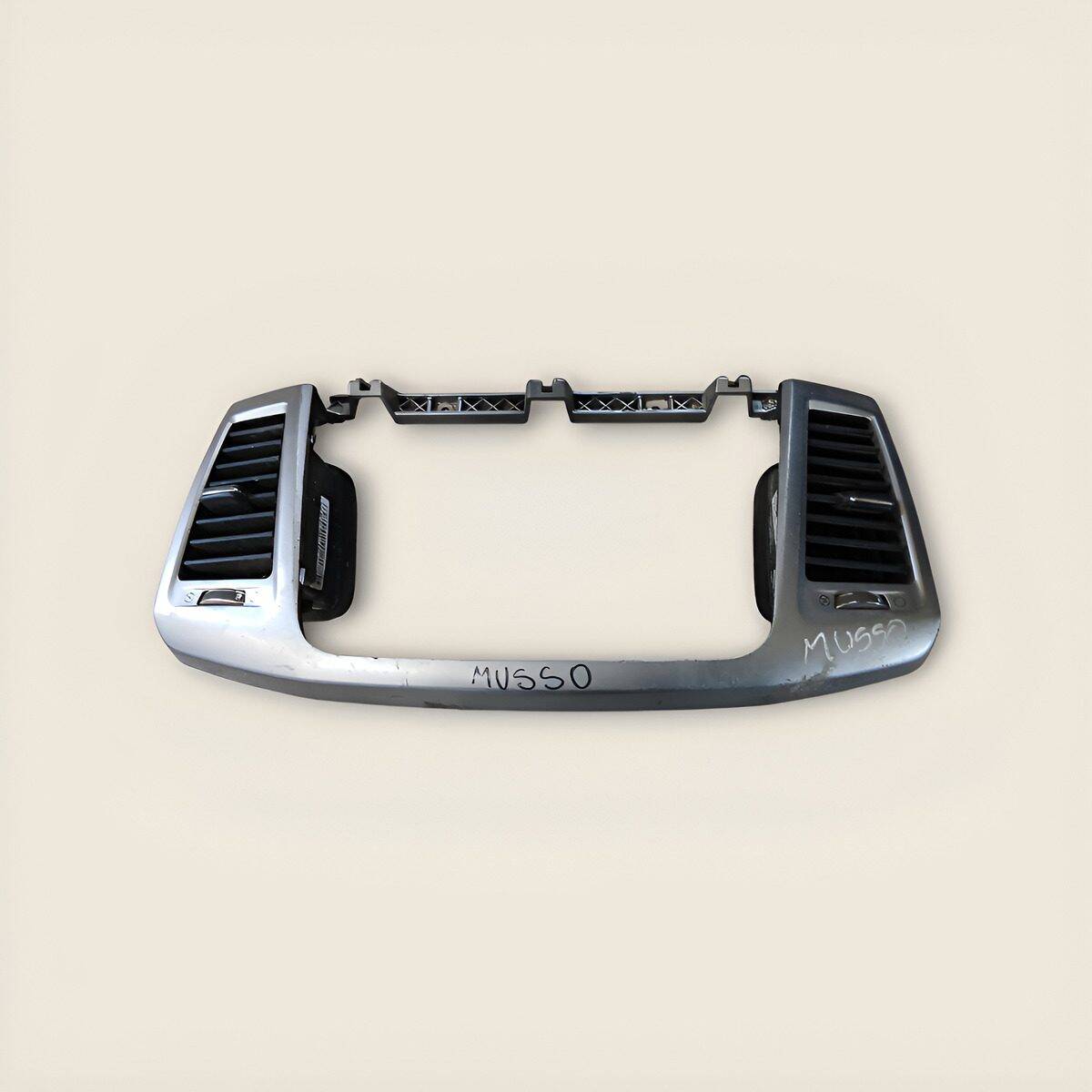 Bisel De Radio Ssangyong Musso