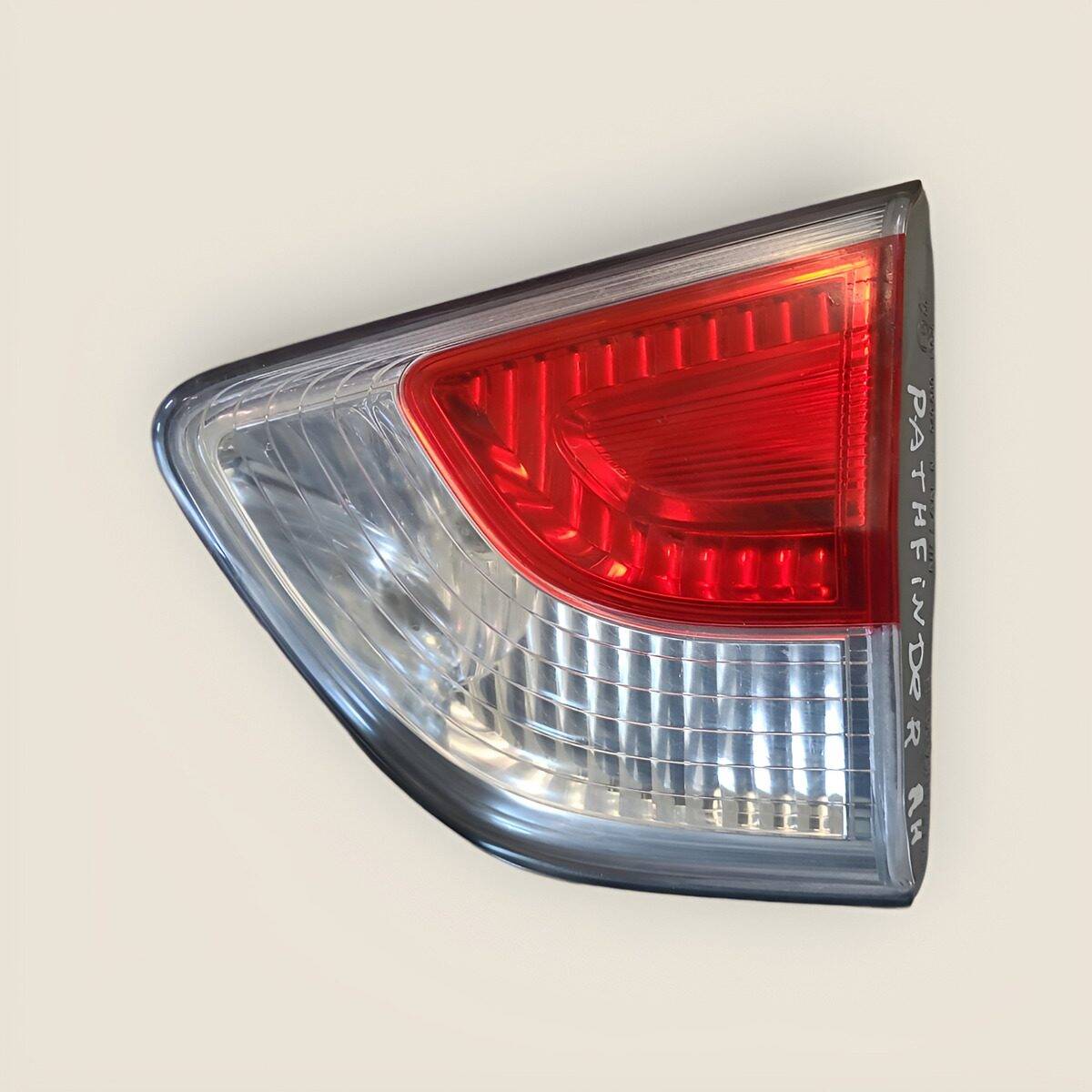 Foco Derecho Nissan Pathfinder