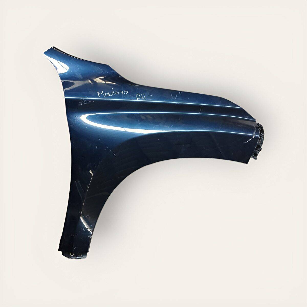 Tapabarro Derecho Mitsubishi Montero Sport