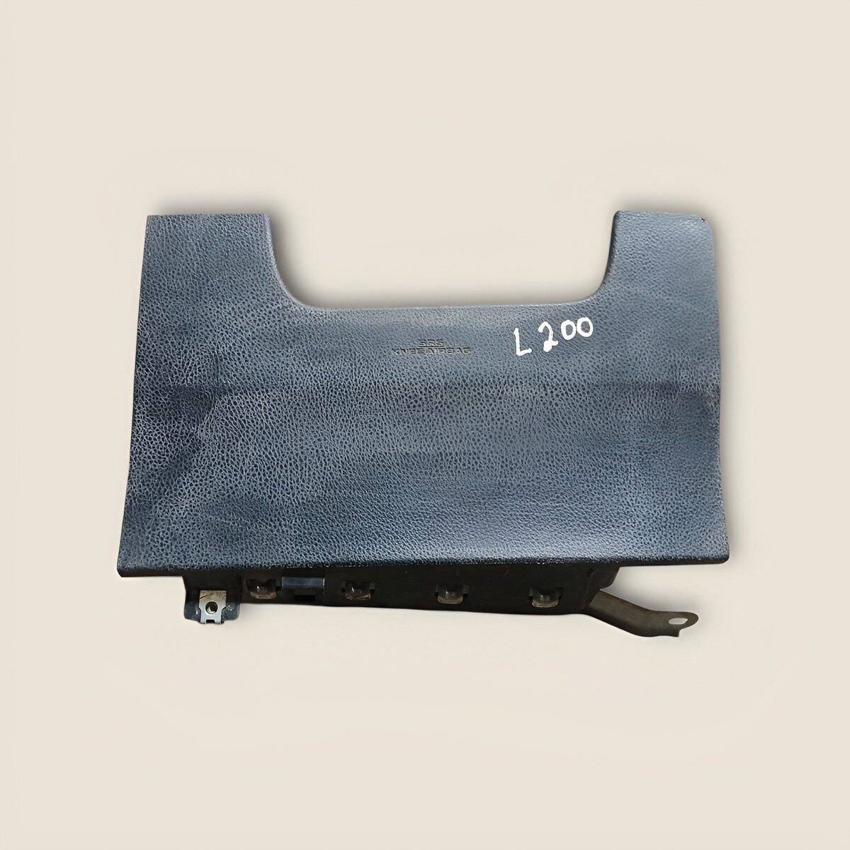 Airbag De Rodilla Itsubishi L200